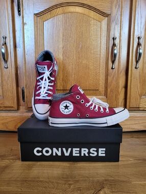 Converse Womens 6.5 Chuck Taylor All Star Sporty Berry Madison Mid Shoes A15518F